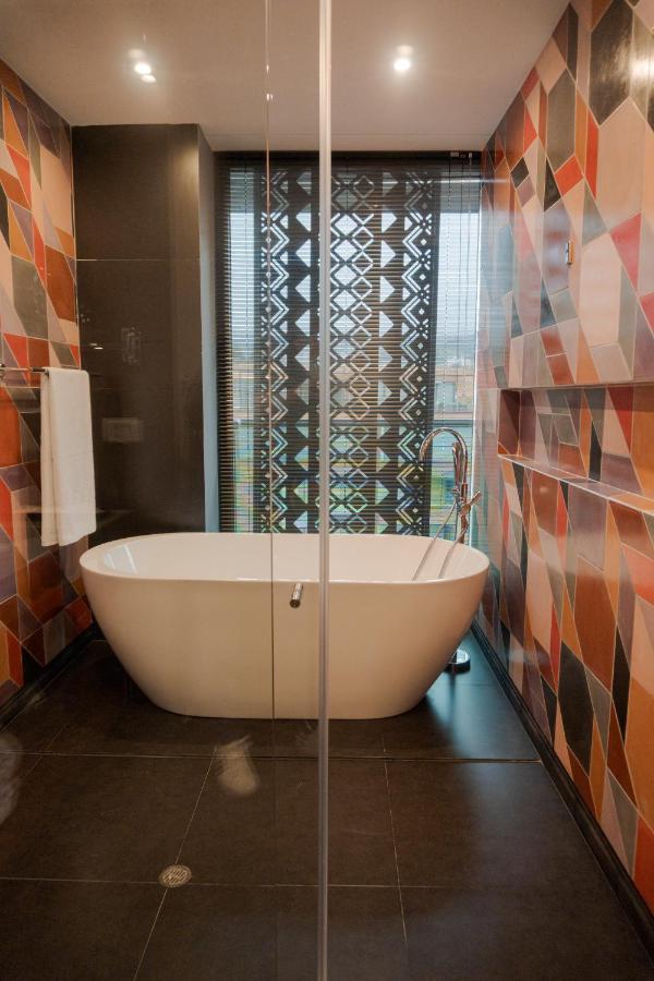 Hotel V1501 Pasto Dış mekan fotoğraf A freestanding bathtub